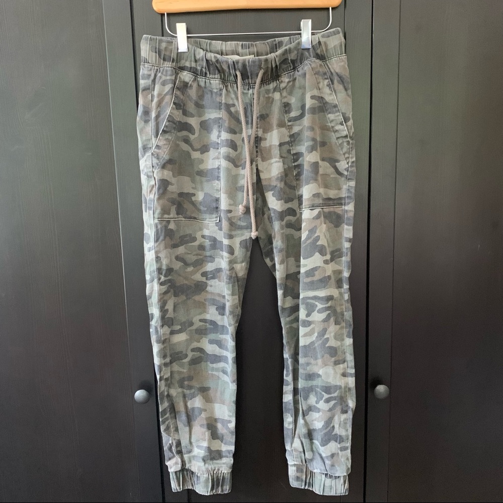 Cloth and Stone Green Camo Cloth Joggers